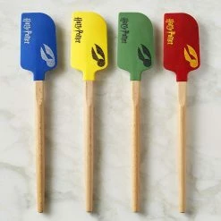 HARRY POTTER™ GRYFFINDOR™ Spatula 7 HARRY POTTER™ GRYFFINDOR™ Spatula -HOMEKEEPING Shop harry potter spatula gryffindor 202240 0059 harry potter ravenclaw spatula z