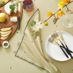 Bee Tablecloth 8 Bee Tablecloth -HOMEKEEPING Shop honeybee tablecloth 202221 0225 bee tablecloth z