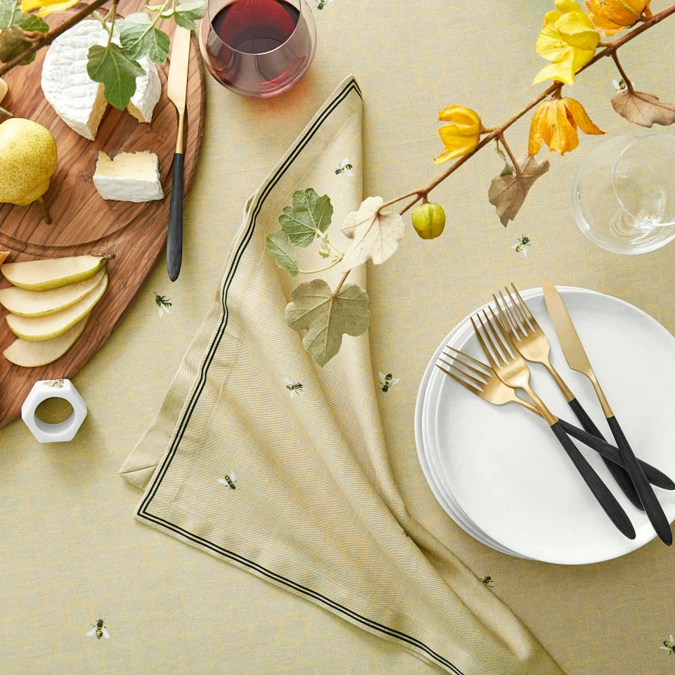 Bee Tablecloth 5 Bee Tablecloth - Image 4