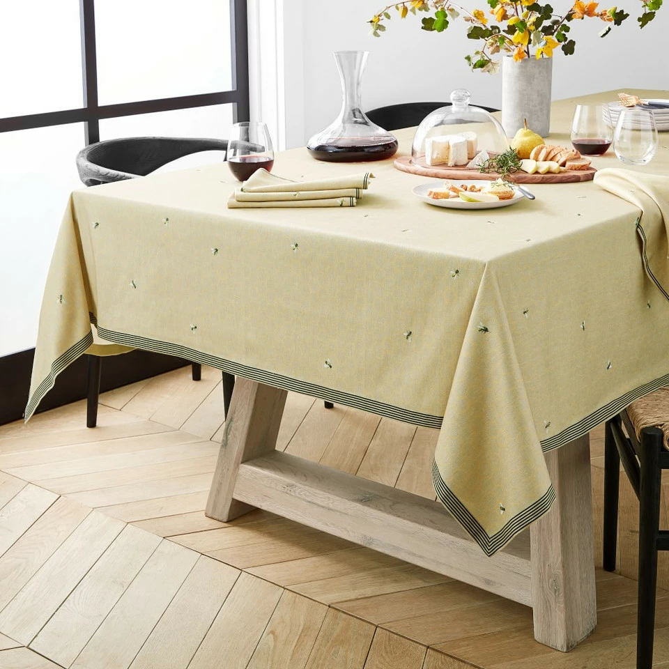 Bee Tablecloth 2 Bee Tablecloth
