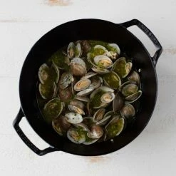 Lodge Blacklock Triple-Seasoned Cast Iron Dutch Oven, 5.2 L. 11 Lodge Blacklock Triple-Seasoned Cast Iron Dutch Oven, 5.2 L. -HOMEKEEPING Shop lodge triple seasoned dutch oven alt4 imgz