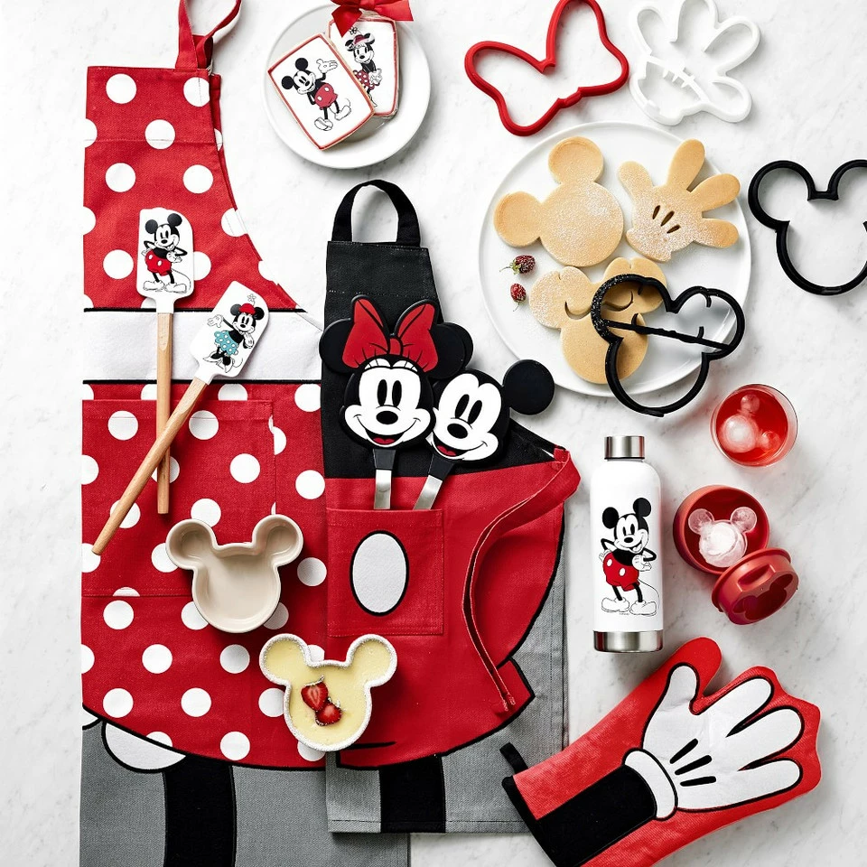 Disney Mickey™ Oven Mitts, Set of 2 5 Disney Mickey™ Oven Mitts, Set of 2 - Image 3