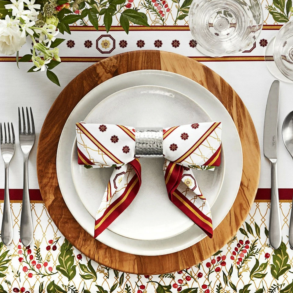 Noel Floral Napkins, Set of 4 4 Noel Floral Napkins, Set of 4 - Image 3