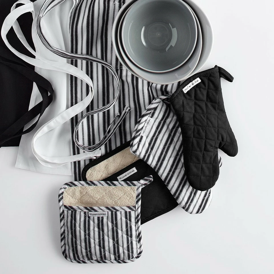 Williams Sonoma Classic Stripe Oven Mitt 3 Williams Sonoma Classic Stripe Oven Mitt - Image 2