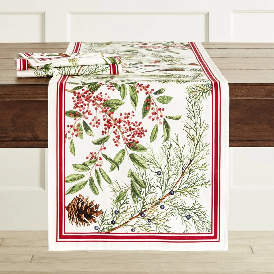 Woodland Berry Napkins, Set of 4 4 Woodland Berry Napkins, Set of 4 - Image 3