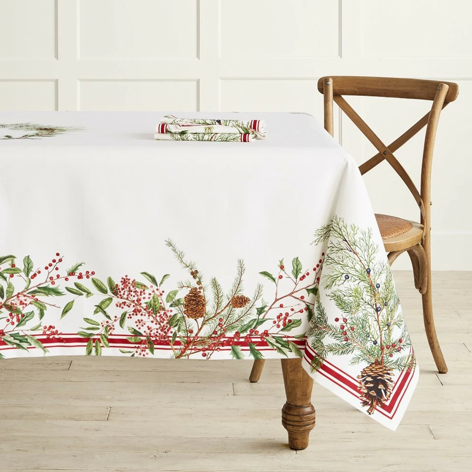 Woodland Berry Napkins, Set of 4 5 Woodland Berry Napkins, Set of 4 - Image 4